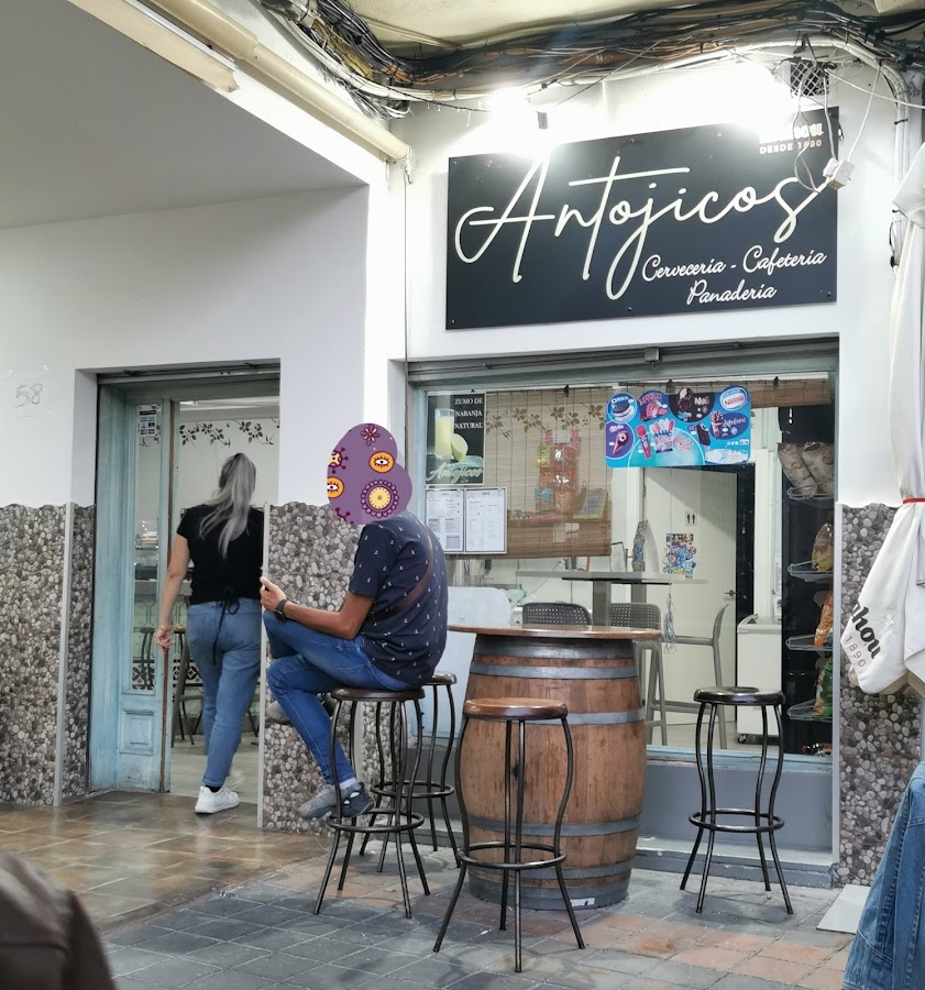 Antojicos By La Roja